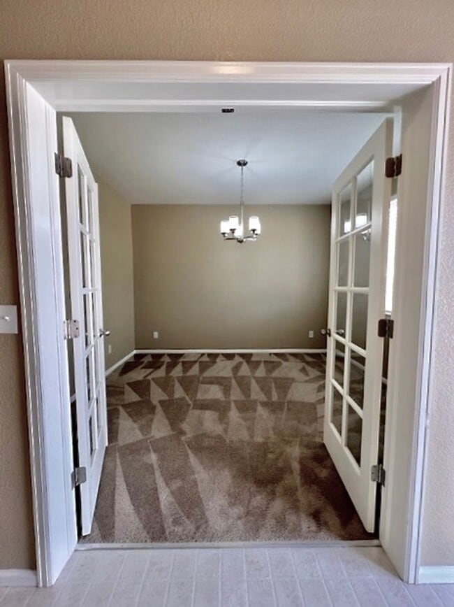 Photo - FABULOUS 4 BEDROOM HOME IN EASTVIEW ESTATES!!