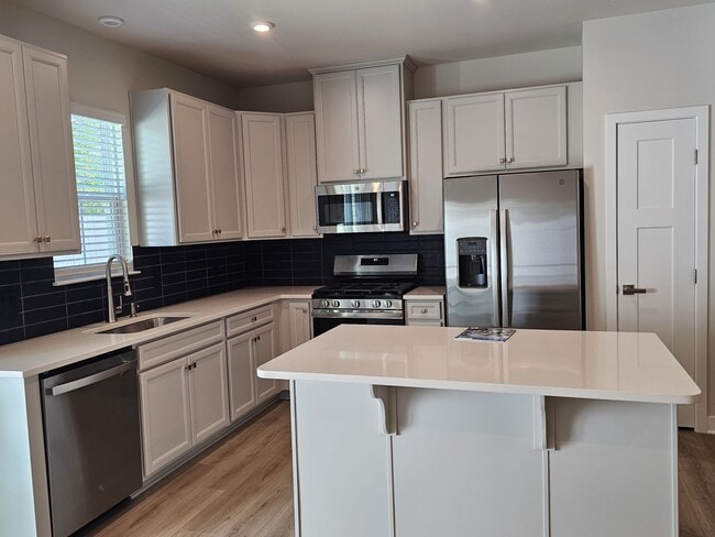 Photo - 340 Lograto Ln