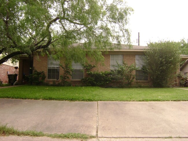 Bryan - 2 bedroom / 1 bath Duplex with fen... - Bryan - 2 bedroom / 1 bath Duplex with fen... House