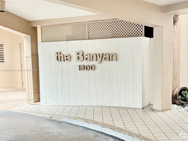 Building Photo - 1300 St Charles Pl Unit 706 Rental