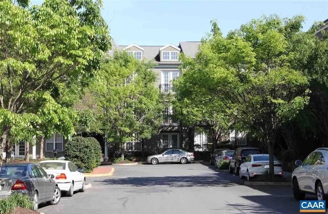 Building Photo - Fabulous 1BR condo in popular Walker Square