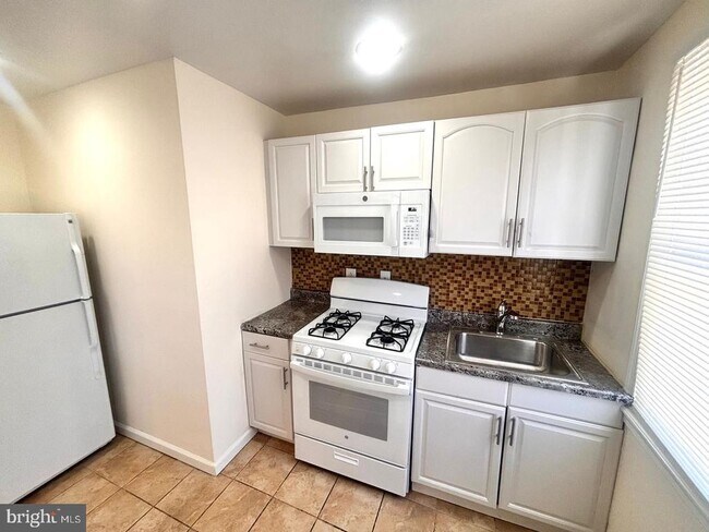 Photo - 1622 Murdoch Rd