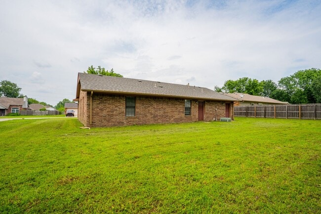 Photo - 3 Bed | 2 Bath | Broken Arrow