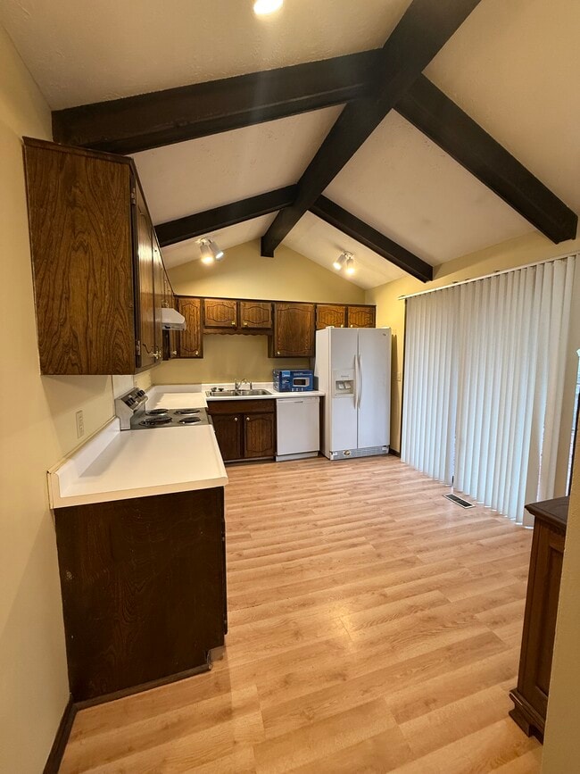 Photo - 12423 Yates St