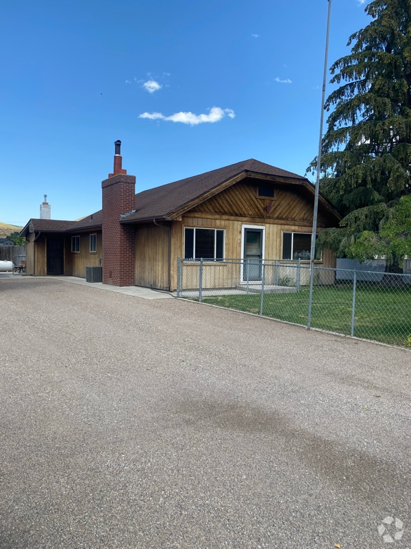 Building Photo - 5602 W Old Hwy 91 Rental