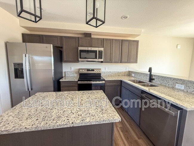 Photo - 569 N 12th St