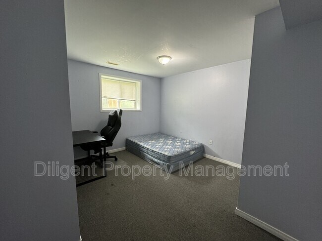 Photo - 588 Howden St