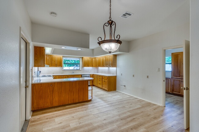 Photo - 405 E Granite St
