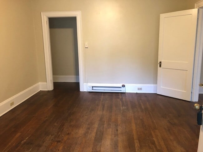 Photo - 1 Bedroom in Glenwood Area with Water Included