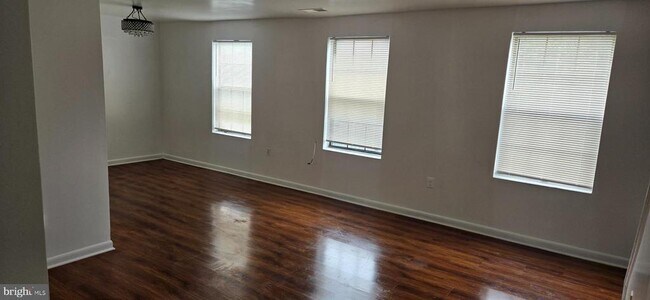 Photo - 1966 Naylor Rd SE