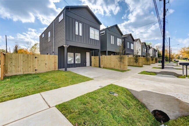 Photo - 1203 Dewalt St