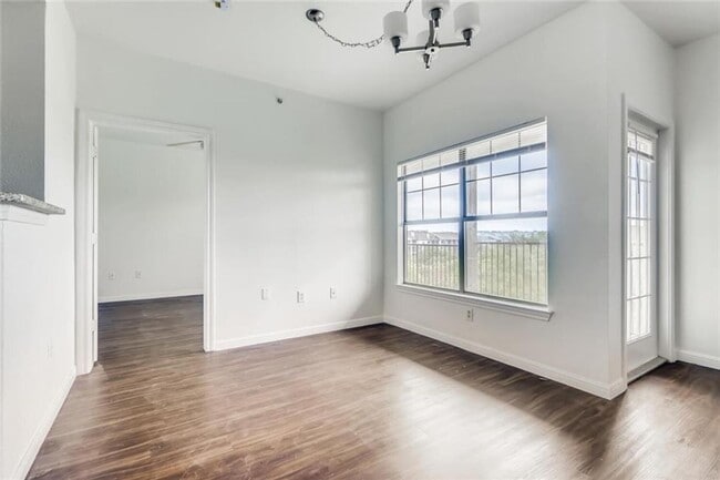 Photo - 2320 Gracy Farms Ln Unit 1