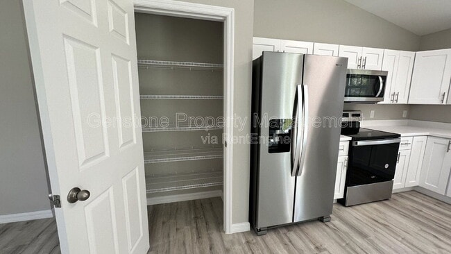 Photo - 327 Lester Ave S