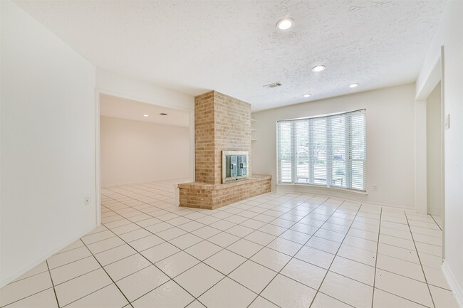 Photo - 807 Stadium Cir