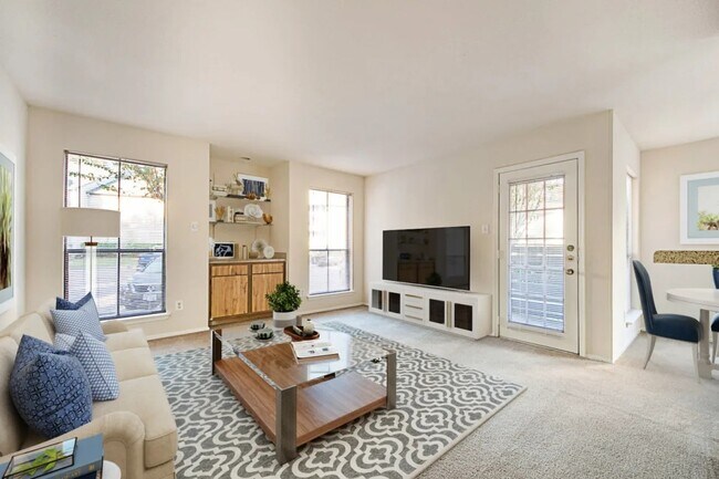 Photo - Save on Move-In | Gift Card Incentive! Unidad ECK
