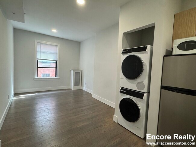 Photo - 270 Newbury St Unidad 16