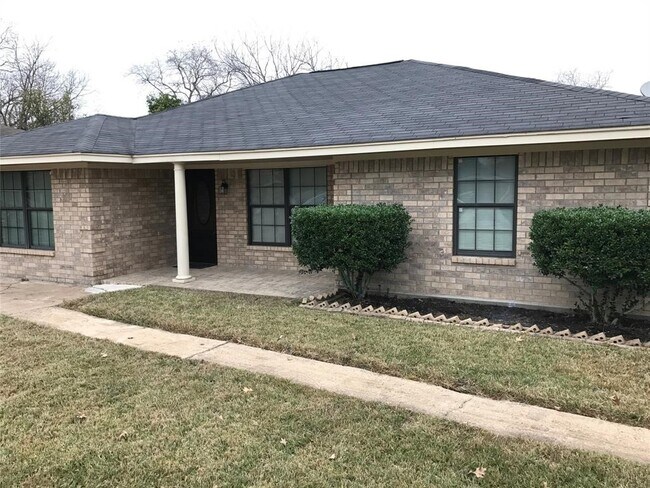 Photo - 3815 Amos St