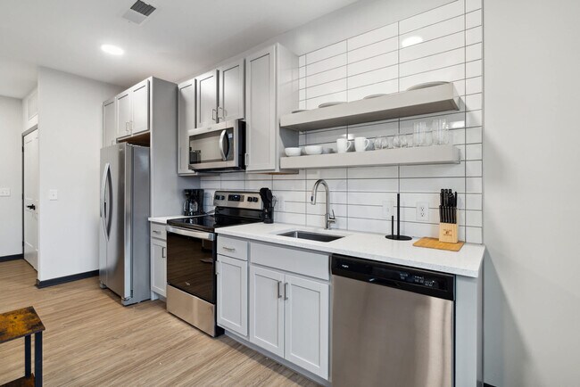 Photo - 423 E Michigan St Unit ID1032099P