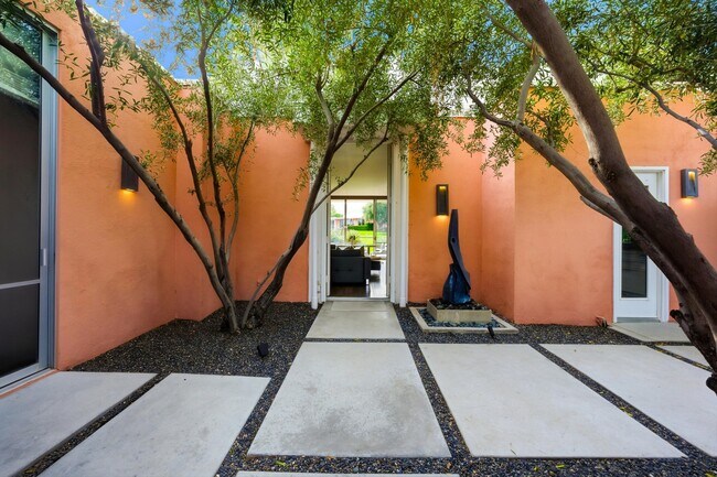47125 El Menara Cir