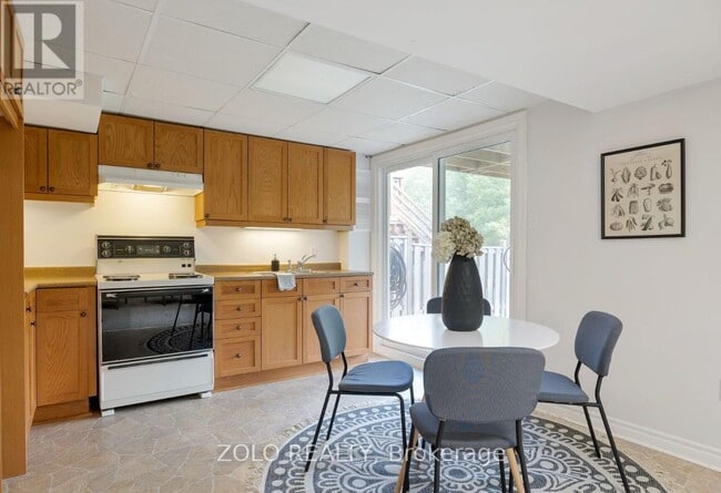 Photo - 2488 Newport St