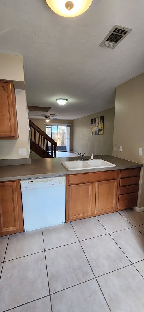 Photo - 2 Bed / 2.5 Bath End-Unit Townhome in Mill Run