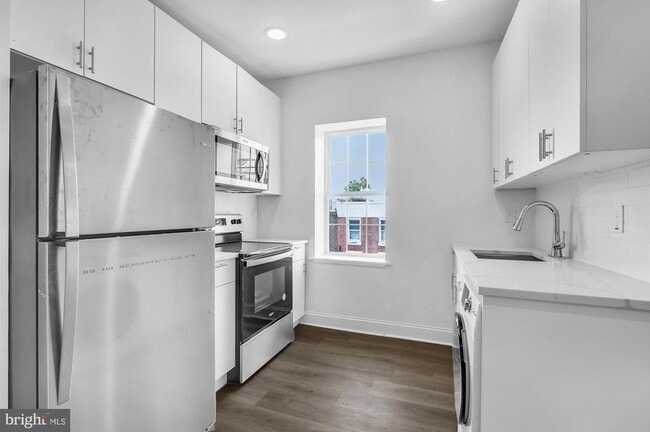 Building Photo - 2046 E Huntingdon St Unit 3F Rental
