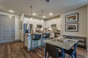 2BR, 2BA - 1008 SF B1 - Cocina/comedor