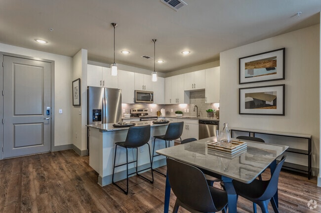 2BR, 2BA - 1008 SF B1 - Cocina/comedor