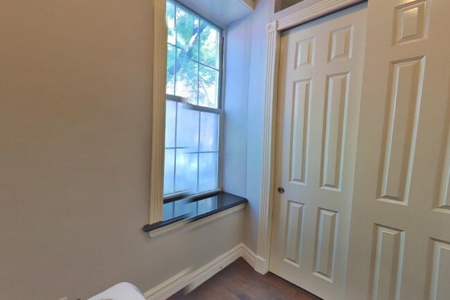 Photo - 350 W 21st St Unit 1