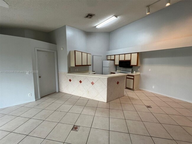 Building Photo - 9999 Summerbreeze Dr Unit 321 Rental