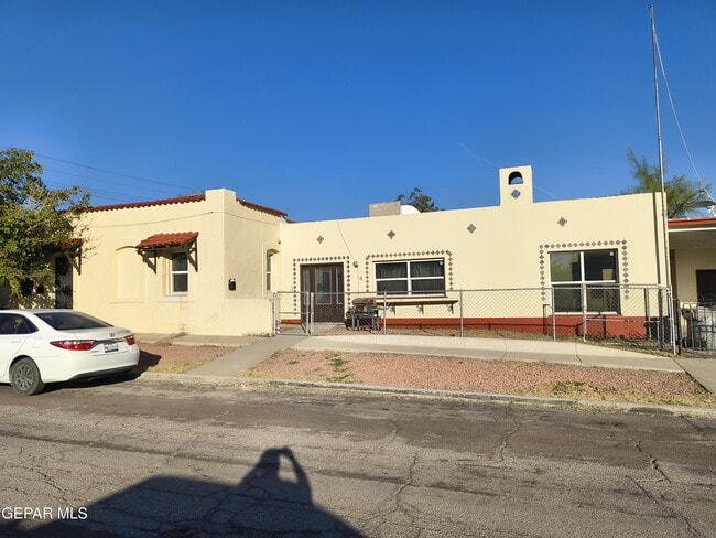 Building Photo - 714 N San Marcial St