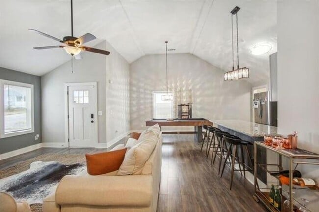 Photo - 1384 Lanvale Dr SW