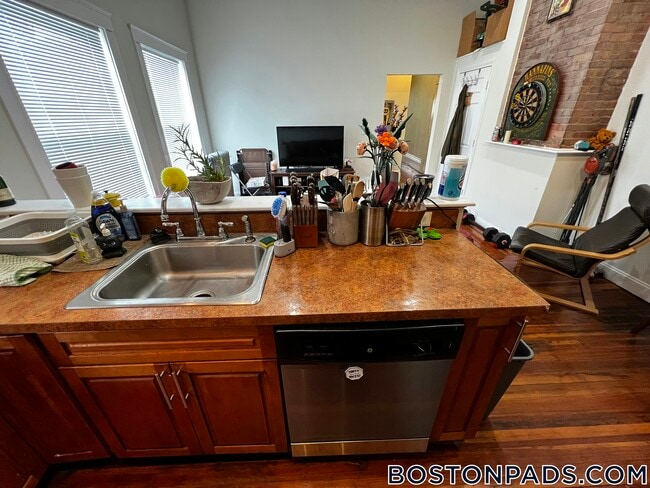 Photo - 358 Broadway Unidad 2