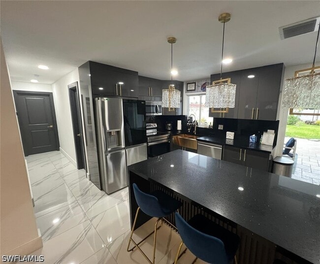Photo - 1118 NE Pine Island Ln