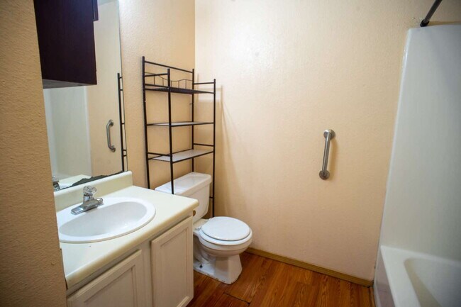 Photo - 420 Park St Unit 102