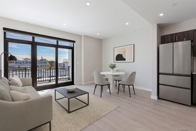 Building Photo - 37-18 Broadway Unit 201