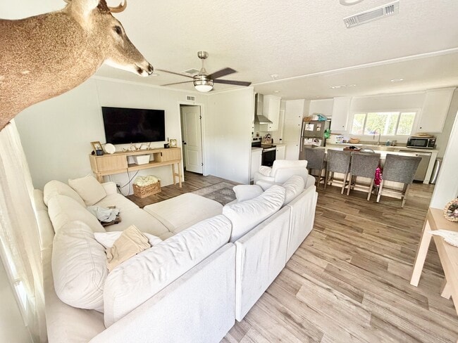 5250 Hummingbird Ln