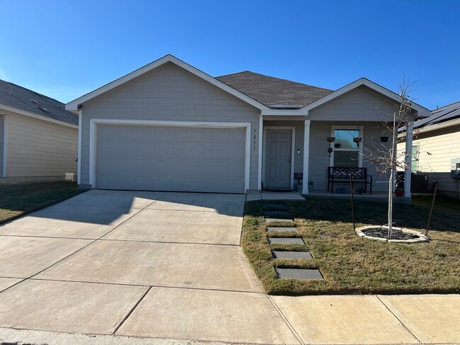 Photo - 7211 Green Sapphire