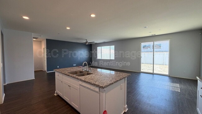Photo - 2158 Albatross Way