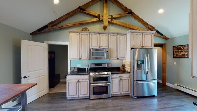 Building Photo - State St Unit B