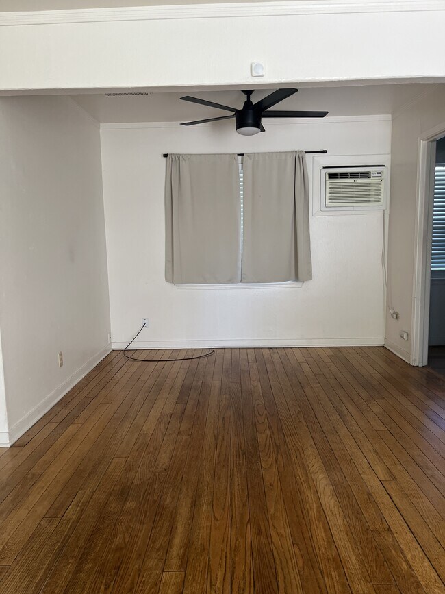Photo - 1302 Sampson St