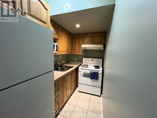 Photo - 3055 Finch Ave W