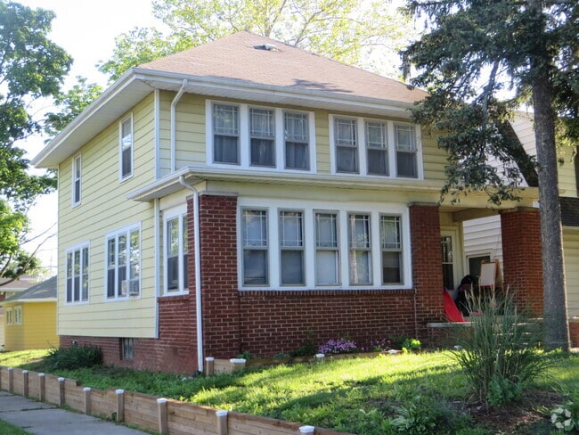 Building Photo - 826 Nuttman Ave Unit Nuttman 2 Rental