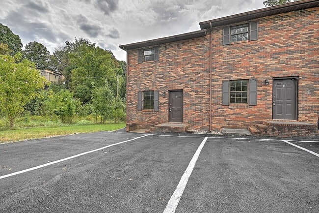 Building Photo - 182 Hart Rd