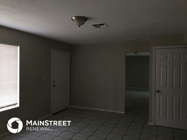 Photo - 1819 N 47th Dr