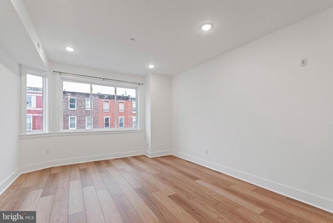 Photo - 2904 W Diamond St Unidad 3