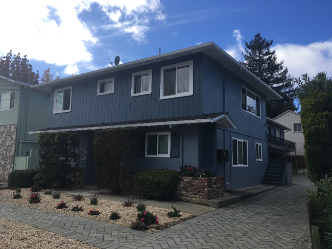 Building Photo - 922 Academy Ave Rental