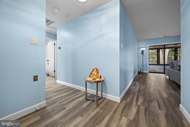 Photo - 326 Devon Way