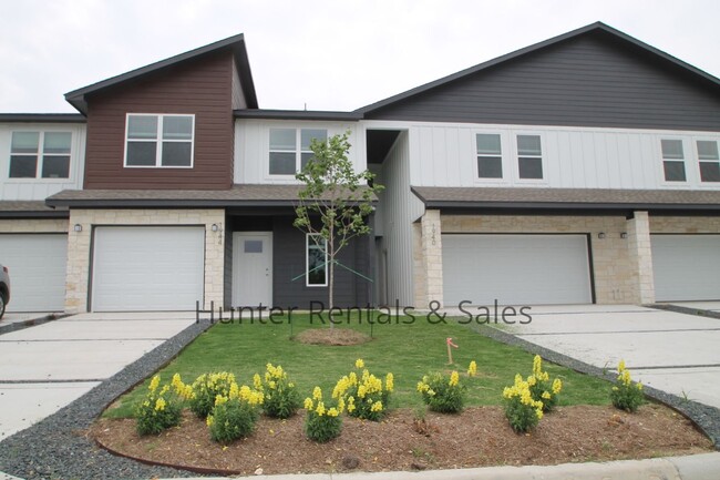 Upscale Four-Bedroom Townhome! - Upscale Four-Bedroom Townhome!