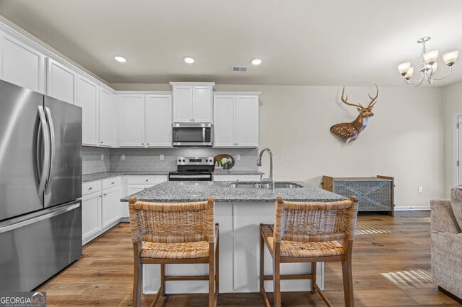 Photo - 550 Buxton Rd